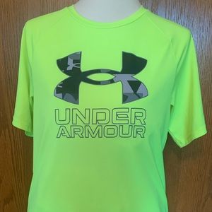 Under Armour Short Sleeve Boys Shirt Size YXL Heat Gear Loose Fit